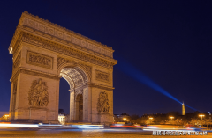 红酒、化妆服饰等产物畅销